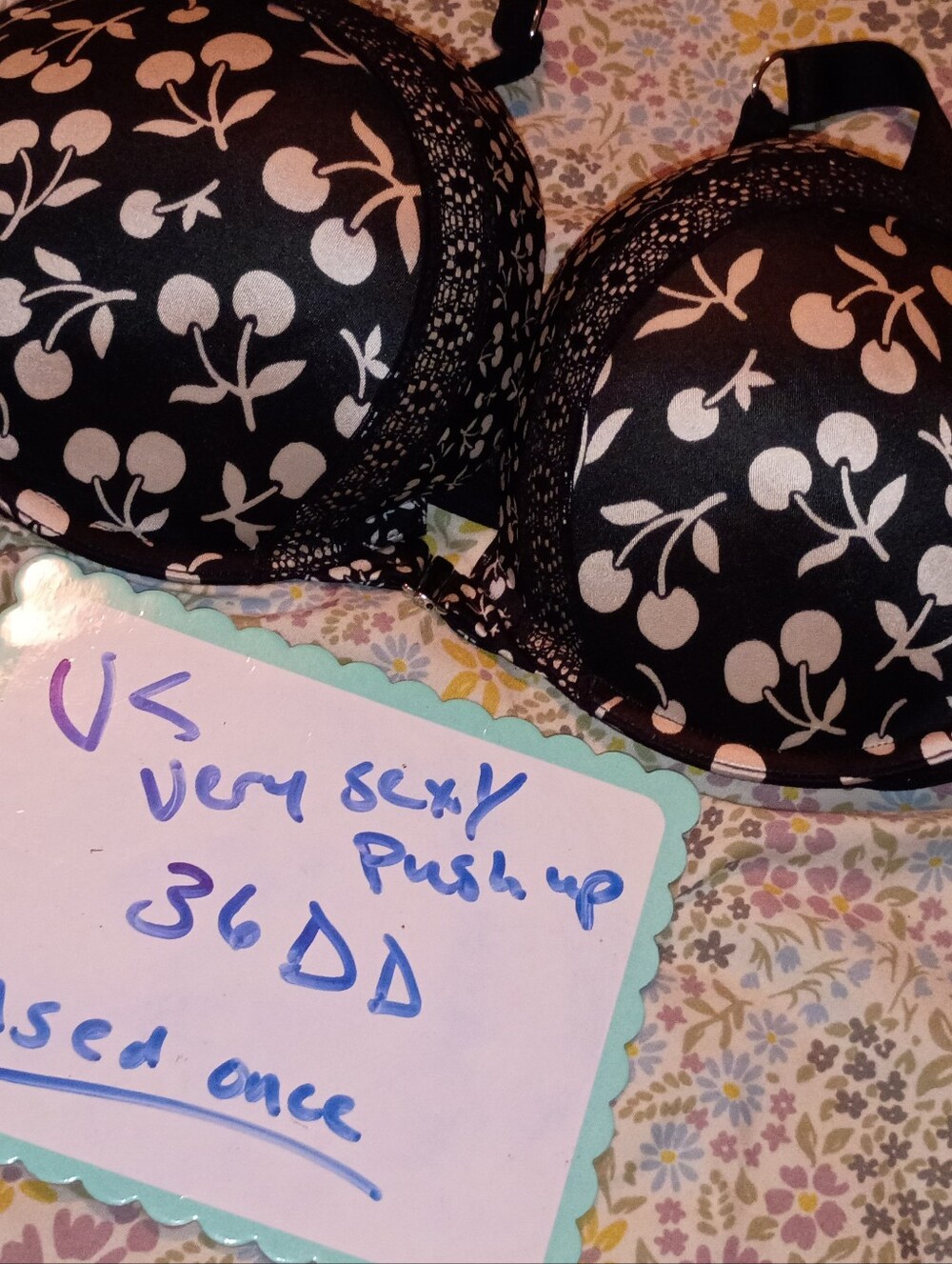 Victoria Secret Very Sexy Bra 36DD VS Push Up